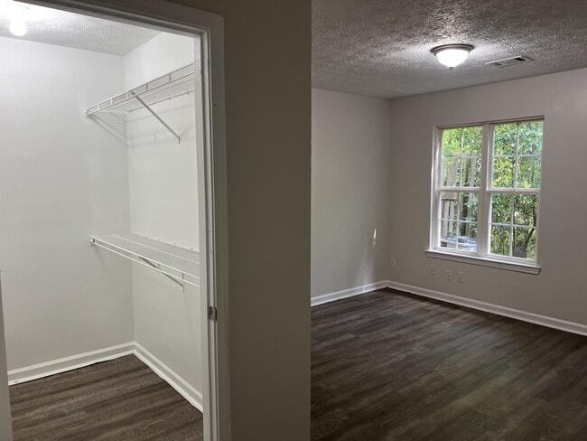 Building Photo - 5812 Trent Walk Dr