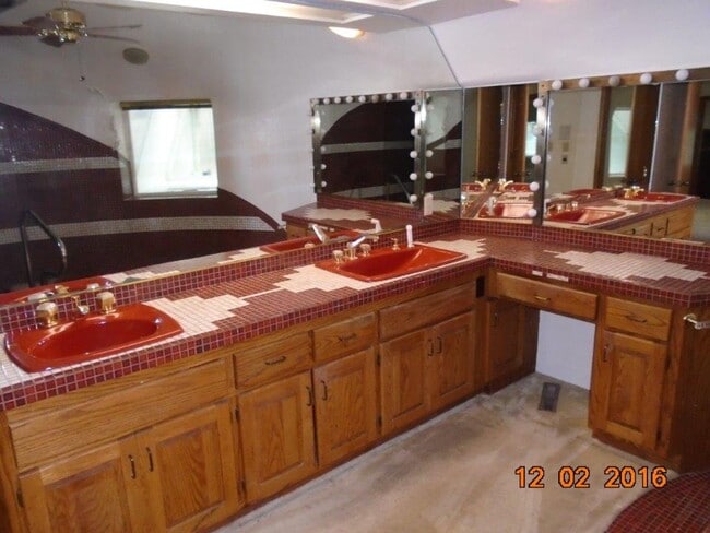 Building Photo - Large Underground House with indoor pool n...