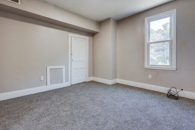 Building Photo - 2641 S 18th St