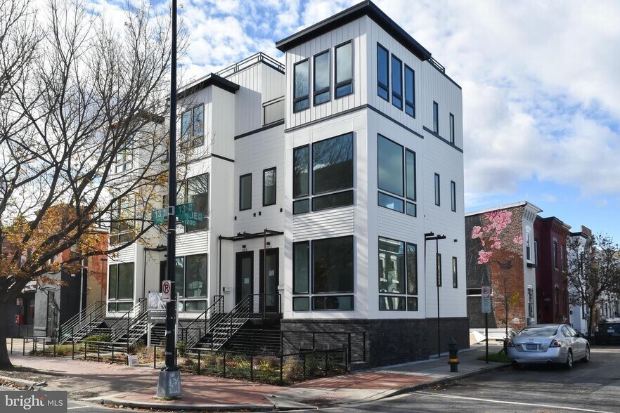 Building Photo - 808 13th St NE