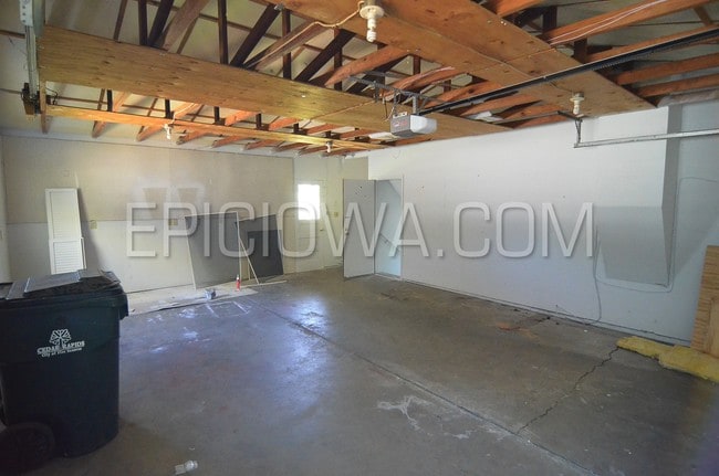Building Photo - 143 Sunrise Dr NW