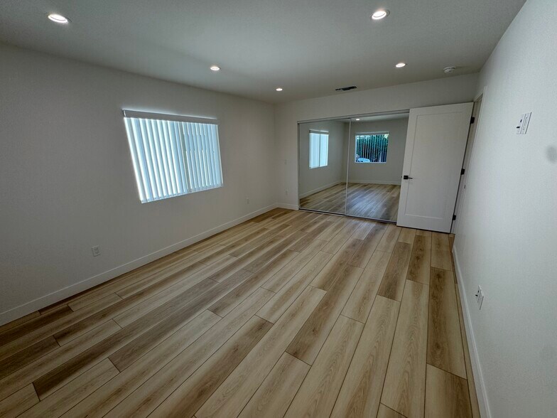 Building Photo - 14621 Leadwell St