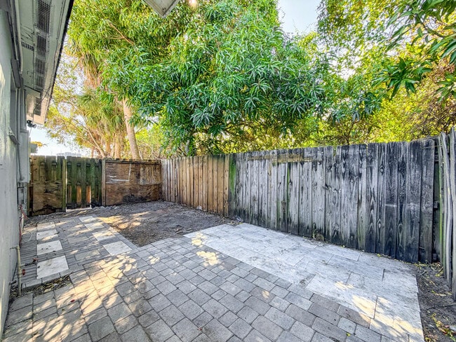 Building Photo - 1003 8th St