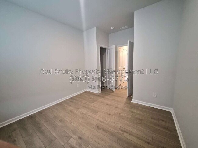 Building Photo - 6510 Harlech St
