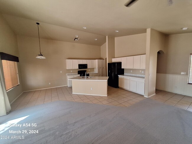 Building Photo - 9205 W Lone Cactus Dr