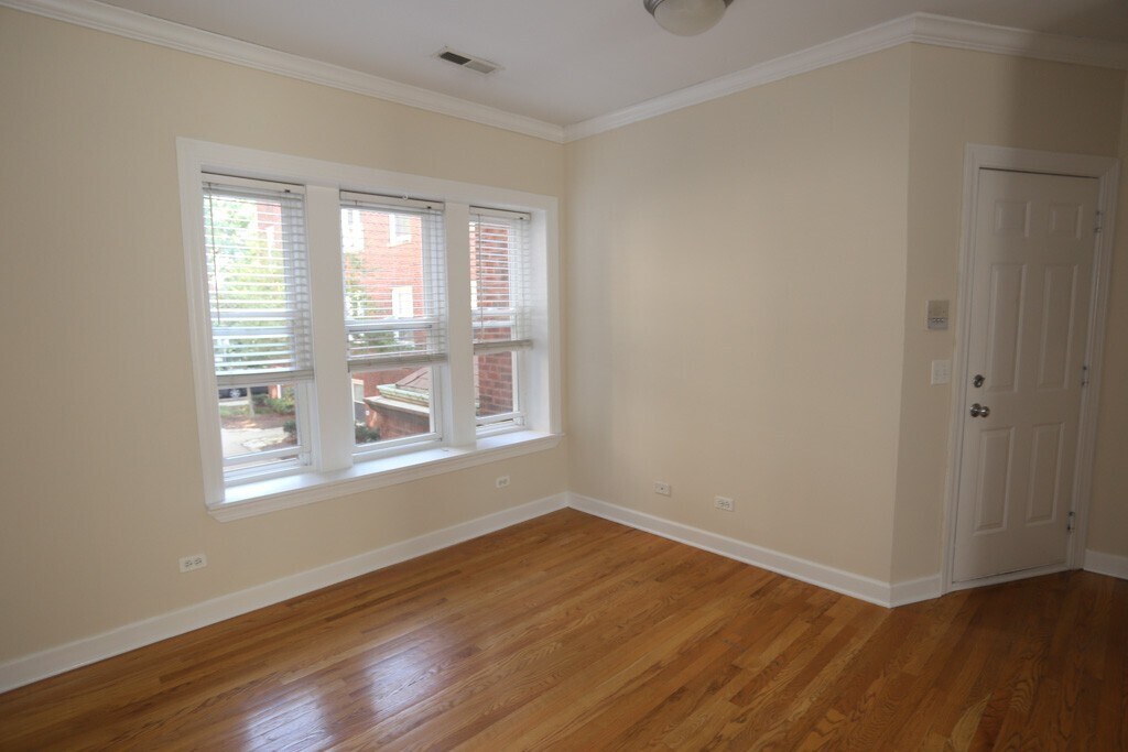 Building Photo - 3227 N Clifton Ave