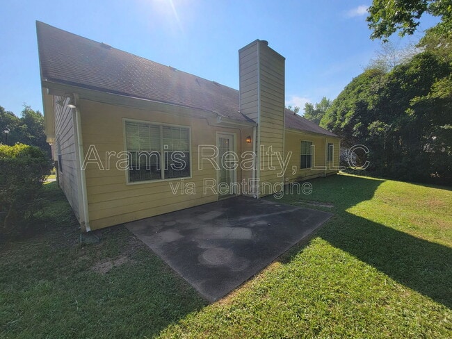 Building Photo - 735 Allen's Landing Dr SE