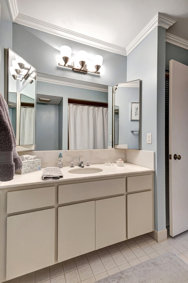 Building Photo - 618 Brackenwood Cove