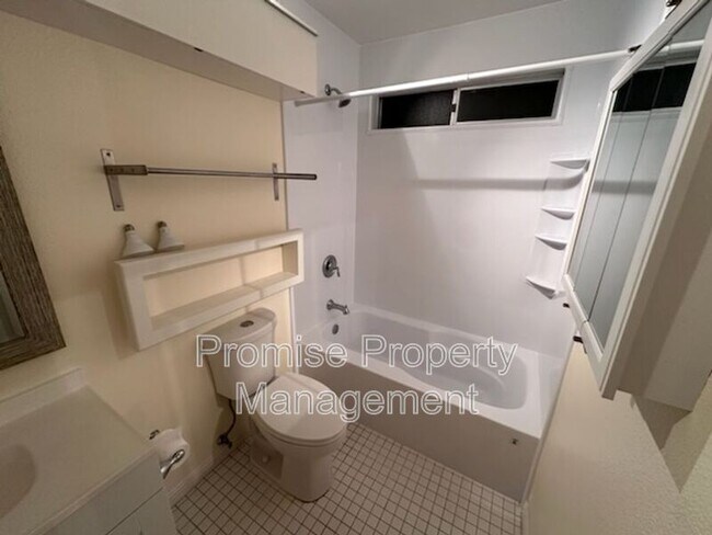 Building Photo - 410 S Freeman St