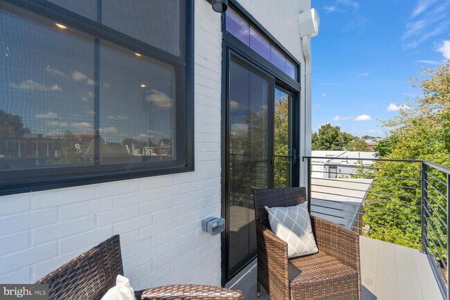 Building Photo - 1640 4th St NW