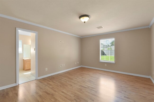 Building Photo - 9230 Eaglewood Spring Dr
