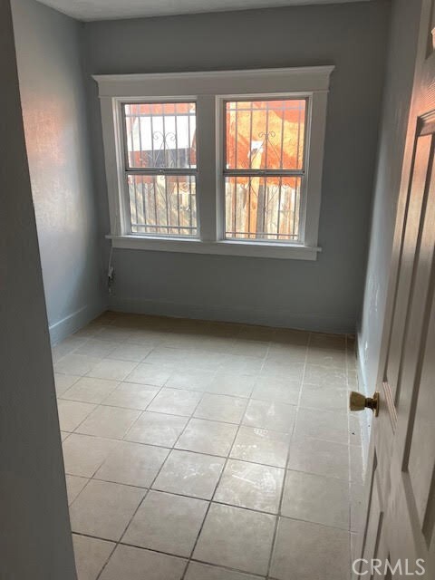 Building Photo - 288 E 43rd Pl