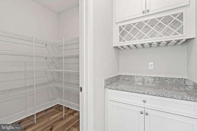 Building Photo - 1723 Water Xing Rd