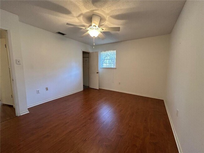 Building Photo - 5359 Emmett Dr