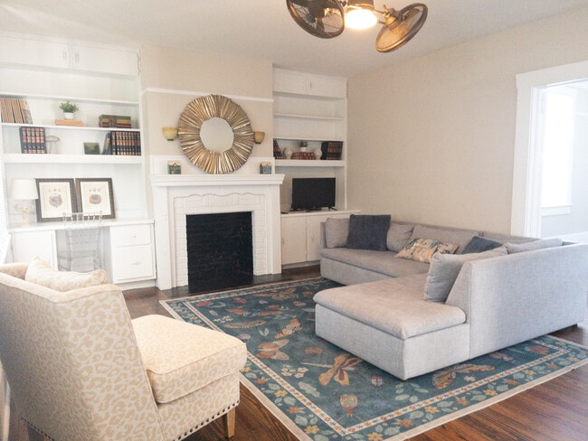 Building Photo - 302 Durden St