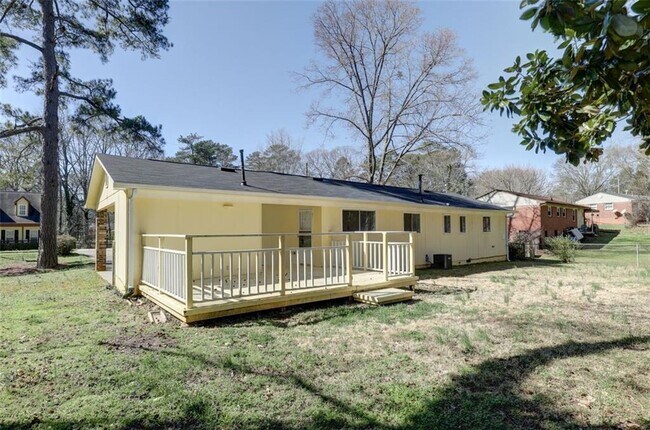 Building Photo - 2585 Walton Way SW