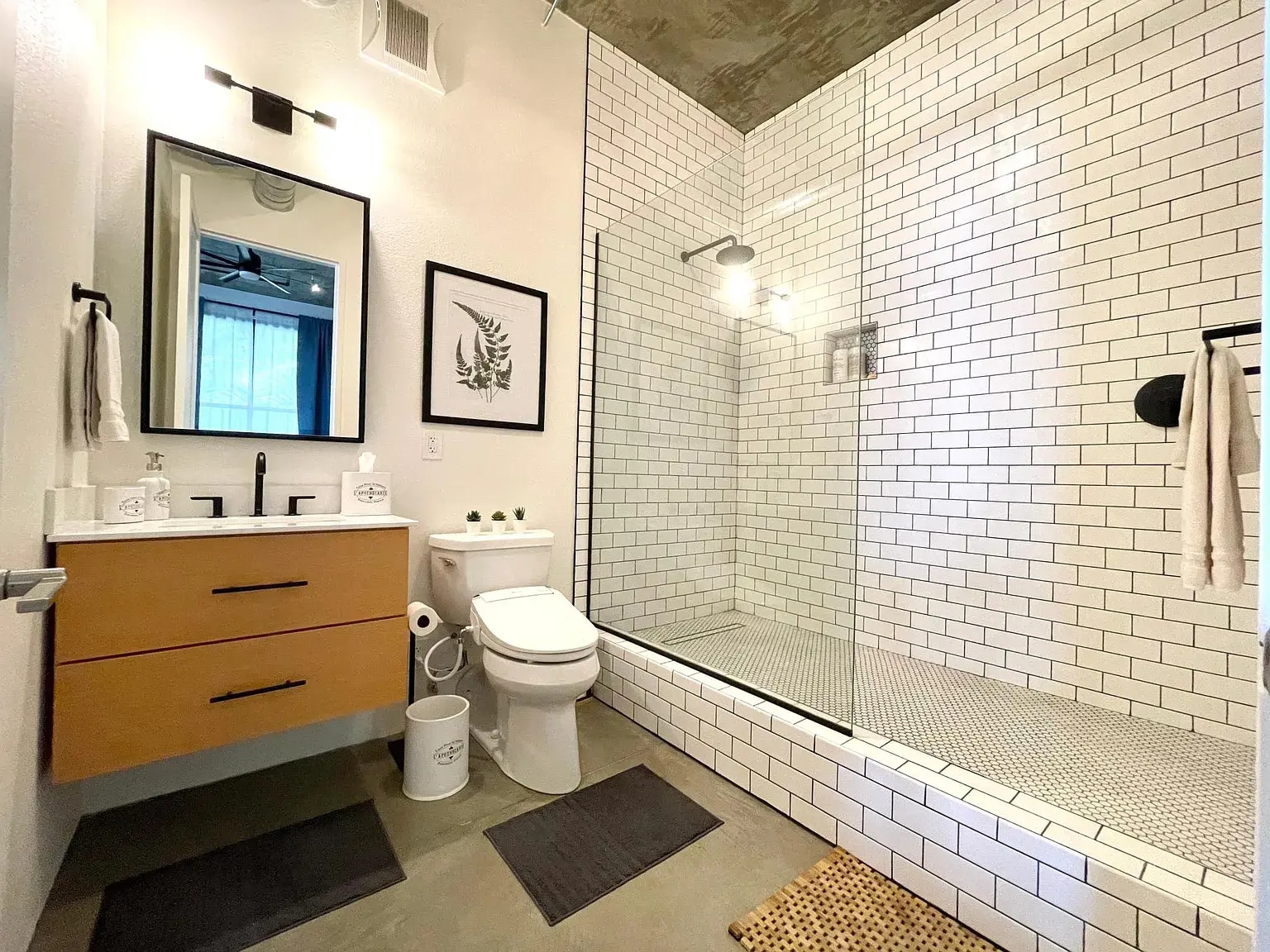 Guest bathroom - 835 Locust Ave