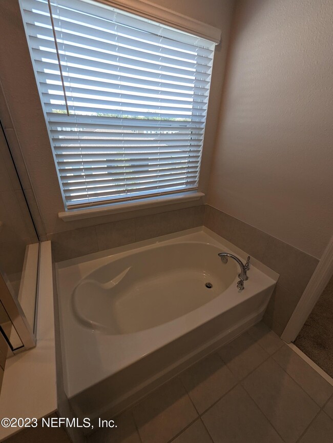 Building Photo - 251 Dahlia Falls Dr