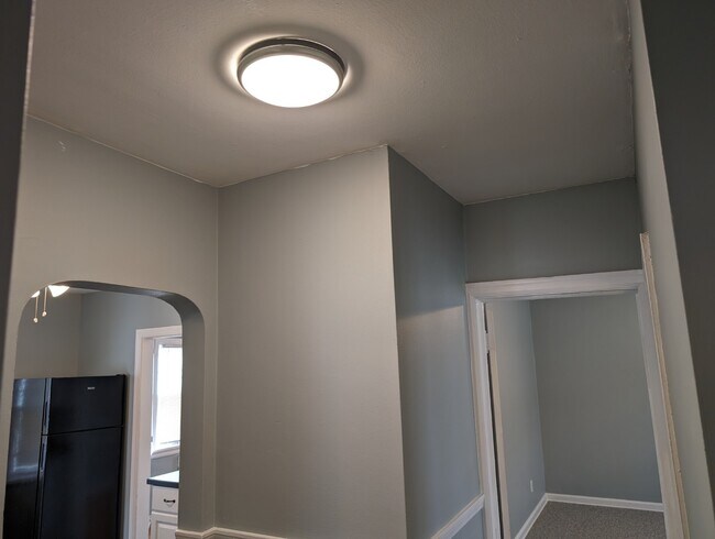 Building Photo - Renovated 3BR/1.5BA | 1,200 Sq Ft | Pet Fr...