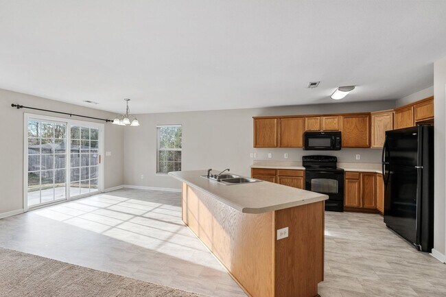 Building Photo - Spacious 4 BR, 2.5 BA, Master BR on Main, Conveniently Located Between Greenville and Spartanburg