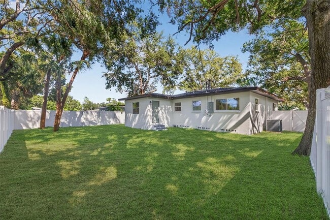 Building Photo - 2710 Boca Ciega Dr N