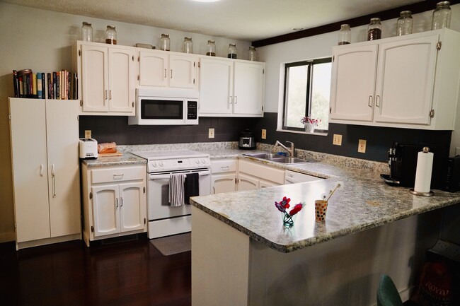 Building Photo - 1303 Kingsridge Ct
