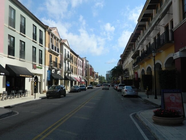 Building Photo - 460 S Rosemary Ave