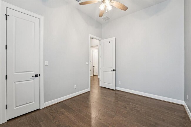 Building Photo - 197 Left Frk Dr