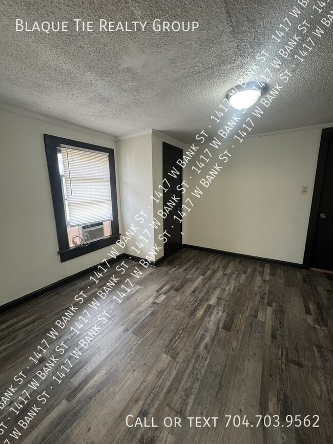 Building Photo - 1417 W Bank St