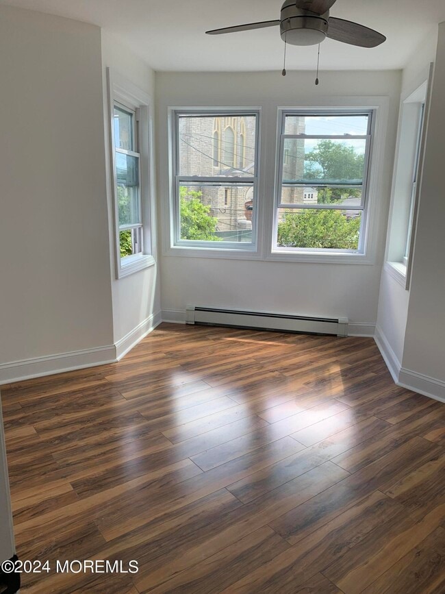 Building Photo - 706 2nd Ave