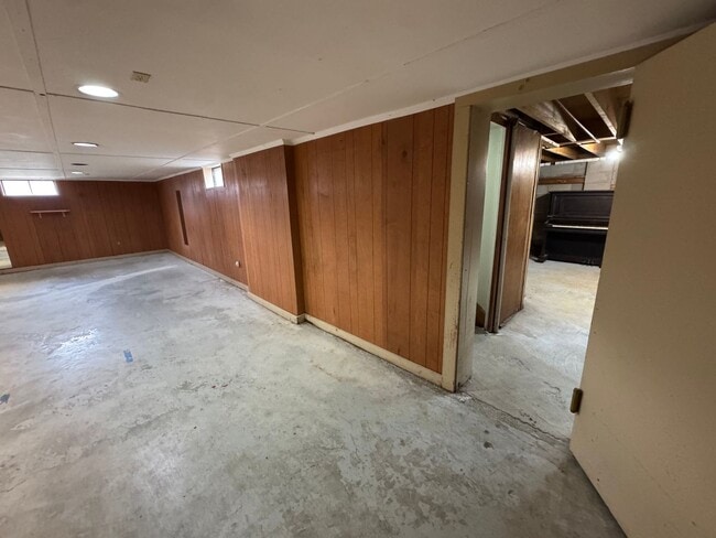 Building Photo - Upgraded 3 Bedroom Home with Garage and Basement