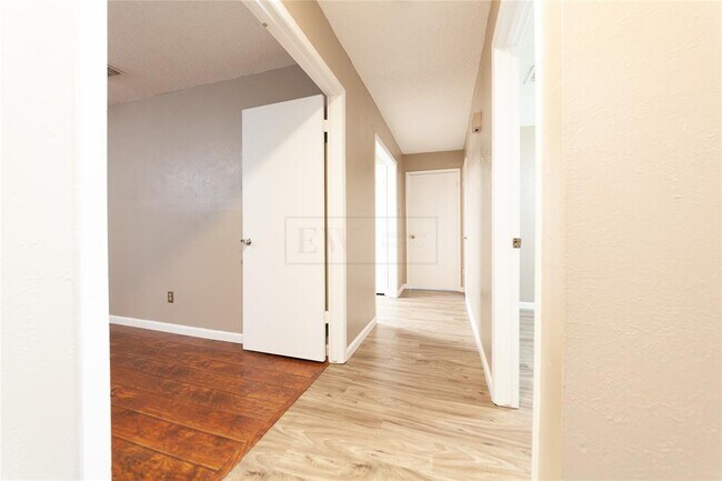 Building Photo - 22403 Deville Dr