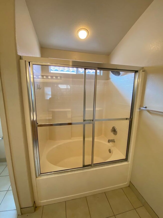 Building Photo - Great 3 bedroom/2 bathroom home in Henderson