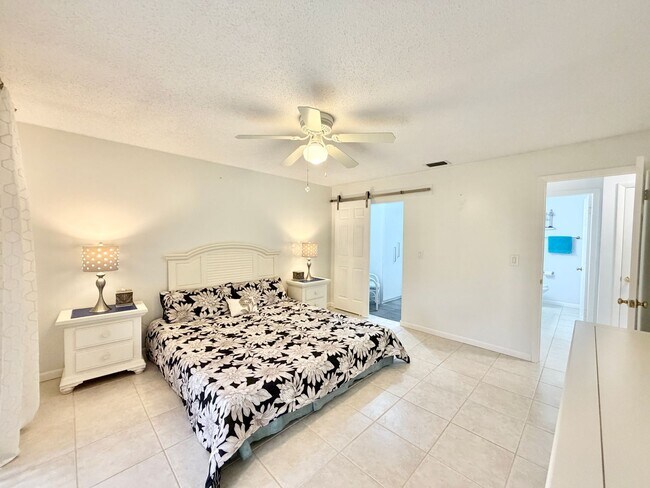 Building Photo - ** GLADES COUNTRY CLUB ** 2 BED / 2 BATH - VILLA - BUNDLED GOLF MEMBERSHIP - ANNUAL RENTAL