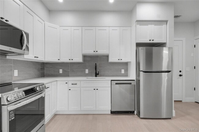 Building Photo - 10 Market St