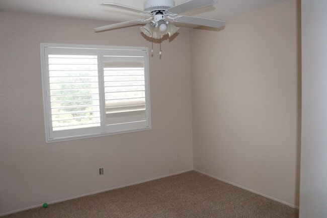 Building Photo - Spacious ALPINE 3 Bedroom 2.5 Bath 2 Story on a Cul De Sac