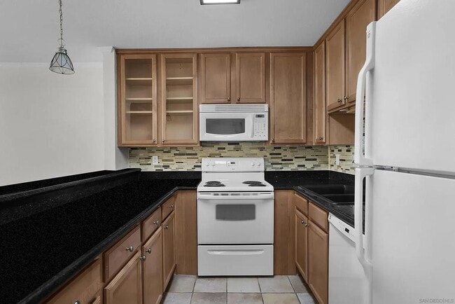 Building Photo - 3030 Suncrest Dr