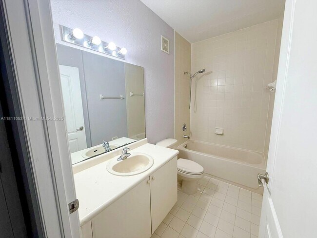 Building Photo - 1677 SE 27th Ct