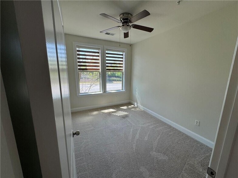 Building Photo - 901 Abernathy Rd NE