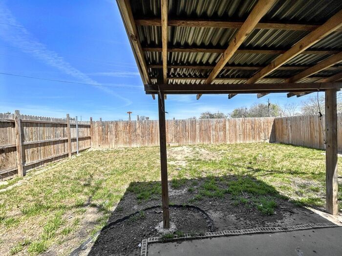 Building Photo - 1304 Parsons Dr