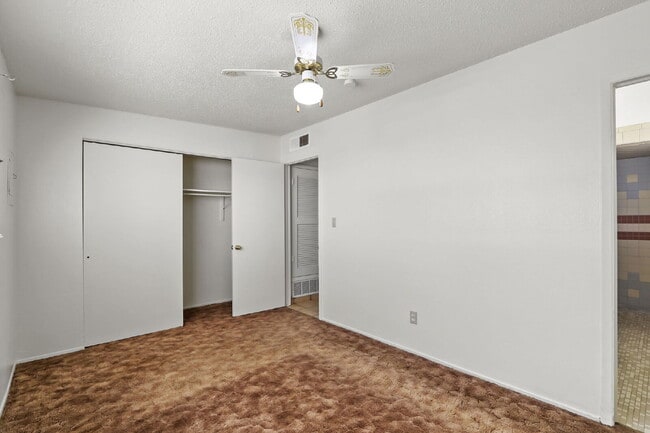 Building Photo - 5440 Viceroy Dr