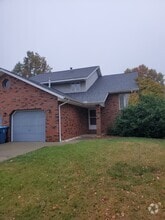 Building Photo - 12 Pebble Ct
