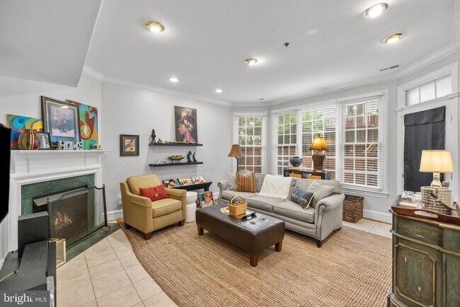 Building Photo - 4914 John Ticer Dr