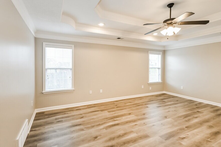 Building Photo - 4199 Sidlehill Dr
