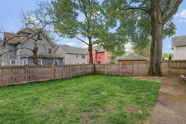 Building Photo - 167 Lafayette St