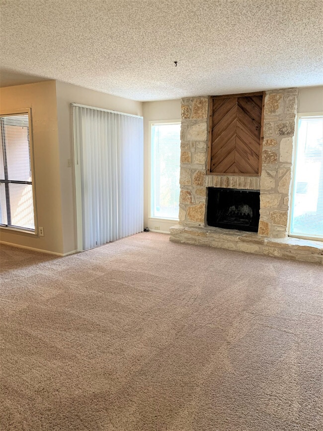 Building Photo - FIRST-FLOOR 2-BEDROOM AT WOODMONT TOWNHOMES