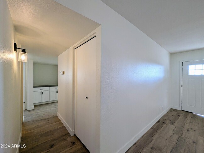 Building Photo - 121 N Flint Cir