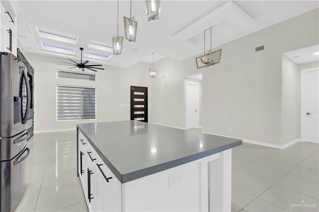 Building Photo - 20 Tierra Escondido