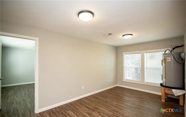 Building Photo - 2003 Woodlawn St