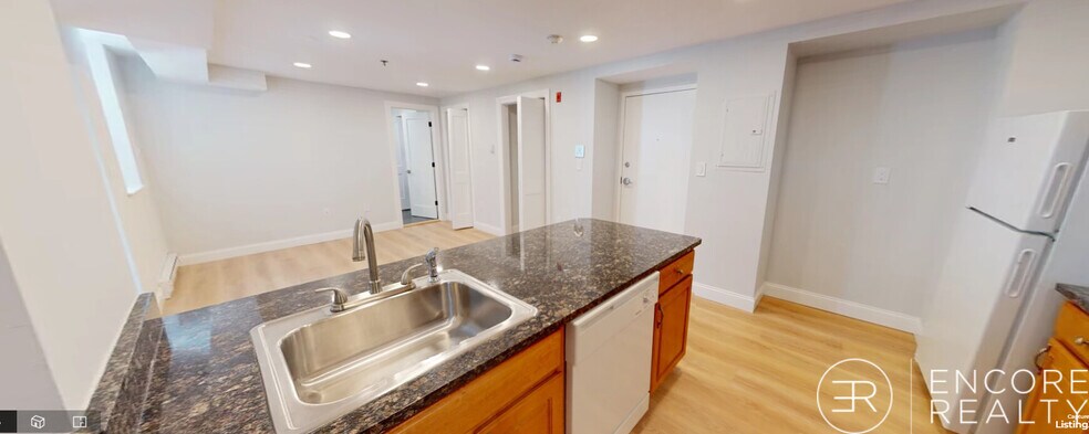 Building Photo - 51 Queensberry St